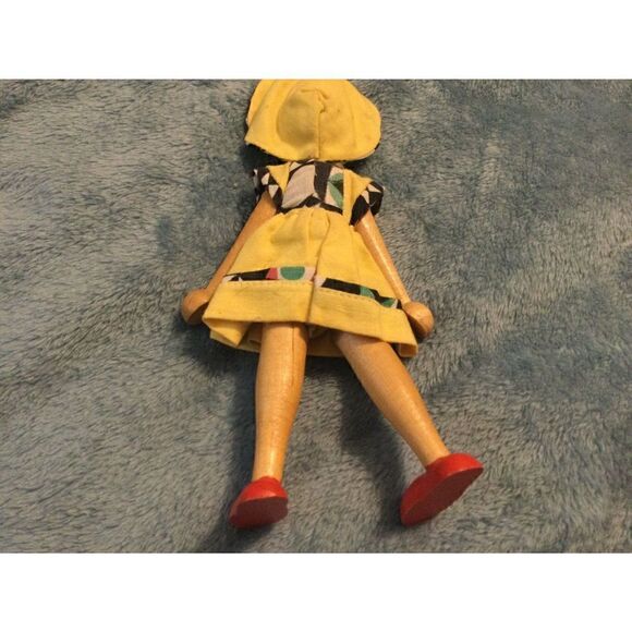 Vintage Wooden Peg Doll. Pose-able - Picture 3 of 6